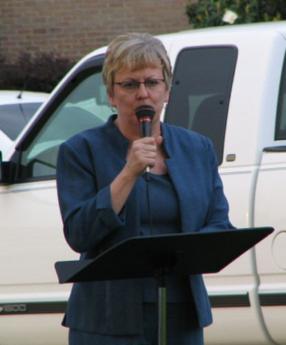 Nancy Helton thanking everyone for coming