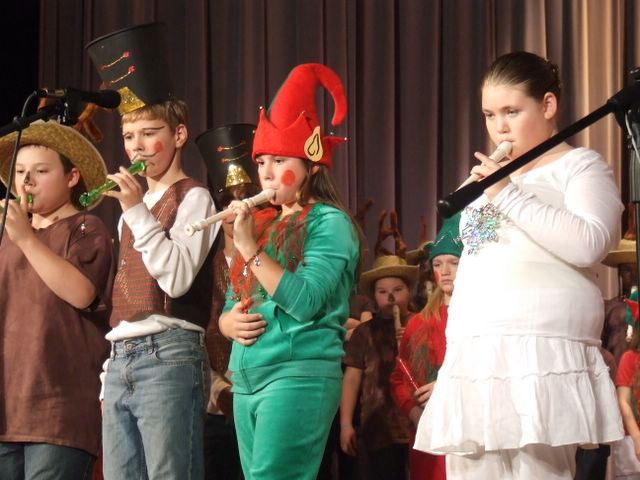 byrneville3rdthrough5thchristmasplay_153.jpg
