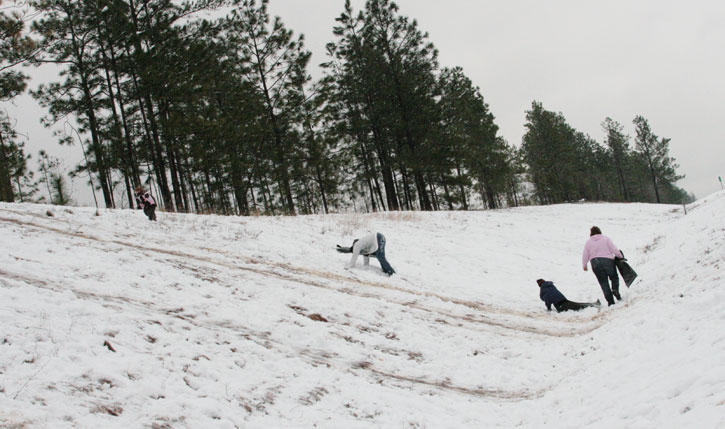 2010-snow-hwy21-snow-sledding-43.jpg