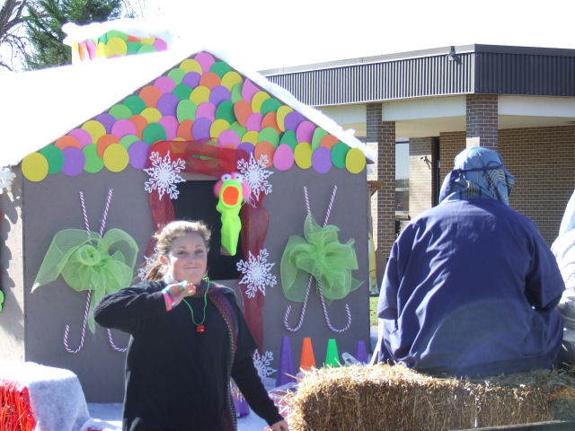 sm.2010 Jay Christmas parade and fest 049.JPG