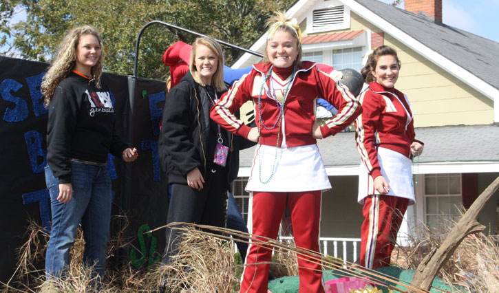 NHS-Homecoming-Parade-0239.jpg