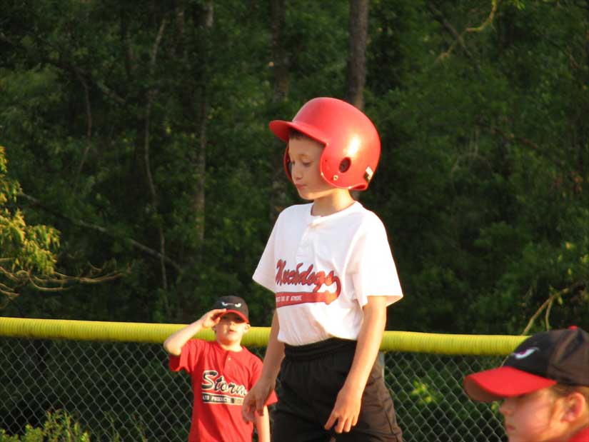 Braxton Edwards waits on 2nd for the chance to run
