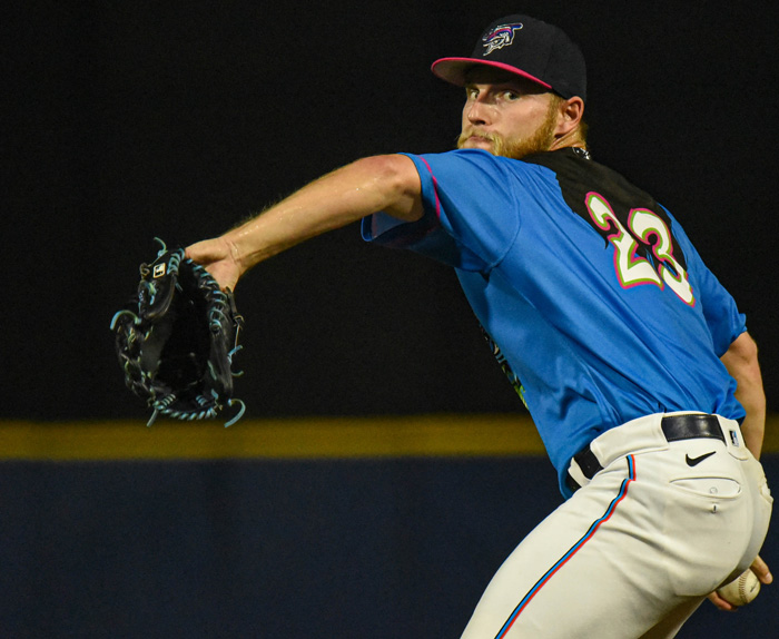 Wahoos Split Doubleheader With Montgomery