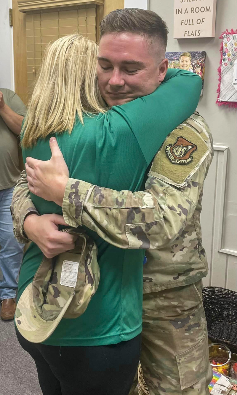 Flomaton Military Dad Surprises Kids, His Sister At Long Deployment