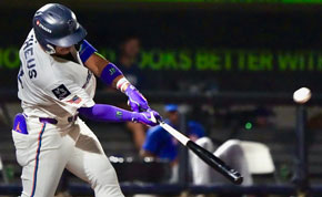 Four-Run Fifth Lifts Wahoos To Electric Win Over Knoxville