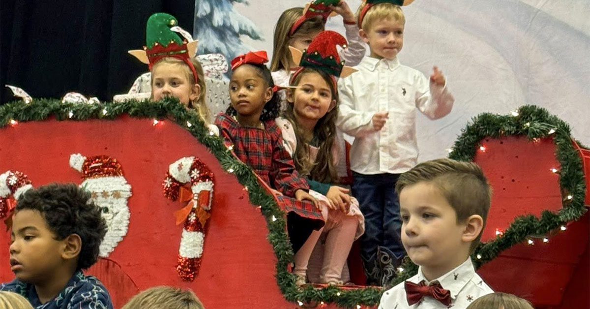 Photos: Bratt Elementary Jingle Bell Jog And Christmas Program ...